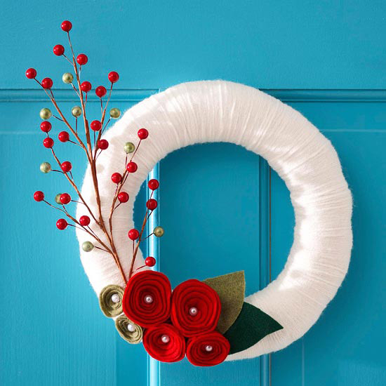 White yarn christmas wreath