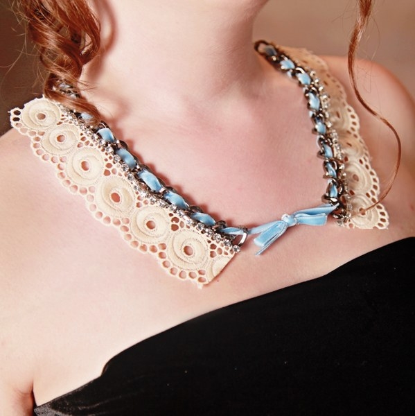 DIY Shabby and Sweet Lace Necklace