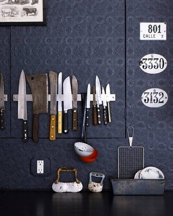 Magnetic rack to organize knives Magnetic rack to organize knives