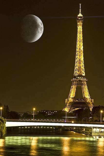 Paris - Super Moon