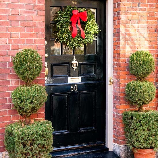 Simple bush and ribbon wreath design