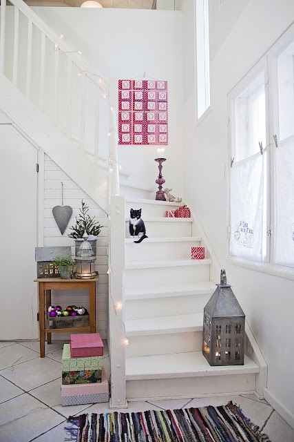 Minimalist stair decorations Minimalist stair decorations