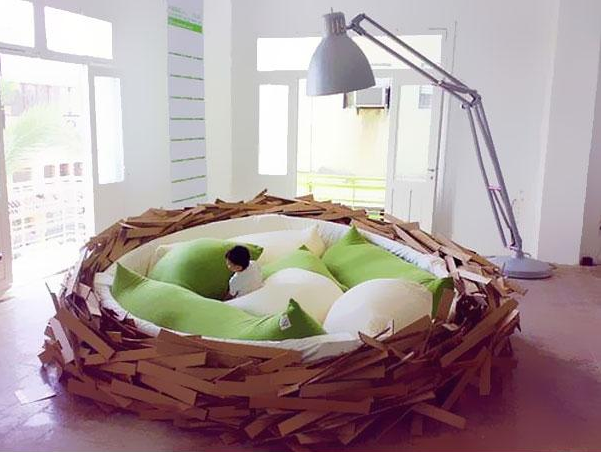Giant bird nest bed