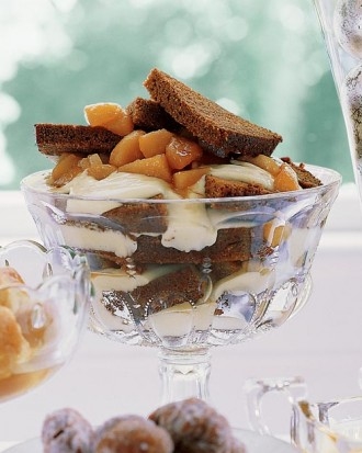 Gingerbread trifle with cognac custard and pears Gingerbread trifle with cognac custard and pears