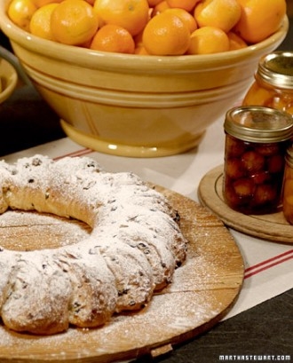 Stollen wreath bread