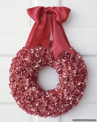 Holiday carnation wreath
