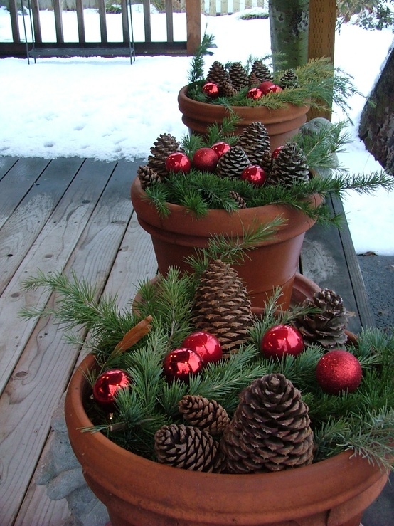 Pot holder full of ornaments and pinecones Pot holder full of ornaments and pinecones