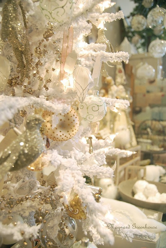 Elegant christmas tree decorations