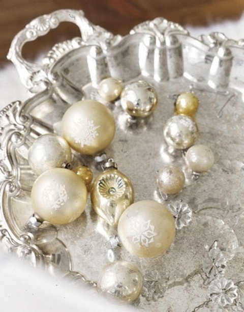 Yellow snowflake baubles