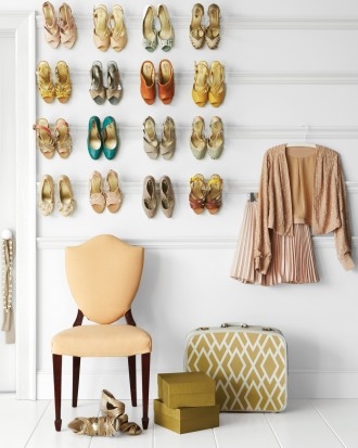 Picture rail shoe rack Picture rail shoe rack
