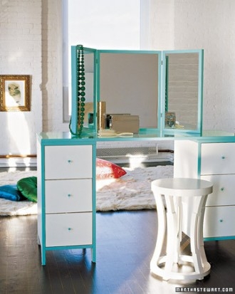 Roomy vanity