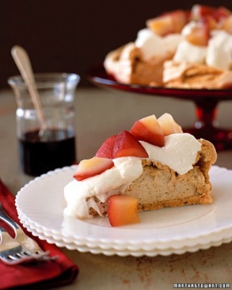 Pear pavlova