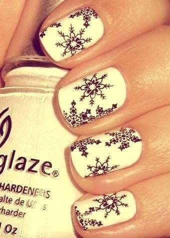 White snowflake nail art White snowflake nail art