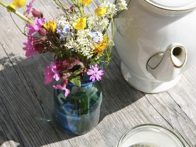 Casual flower arragement