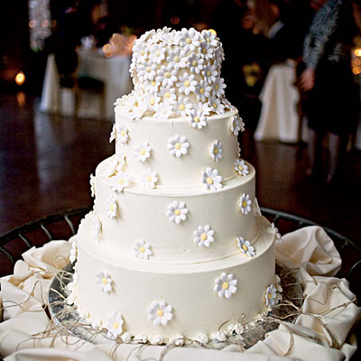 Daisy wedding cake