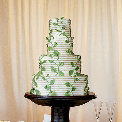 Climbing vines wedding cake