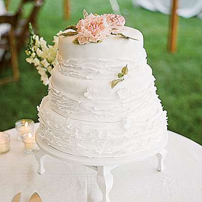 Classic and feminine wedding cake Classic and feminine wedding cake