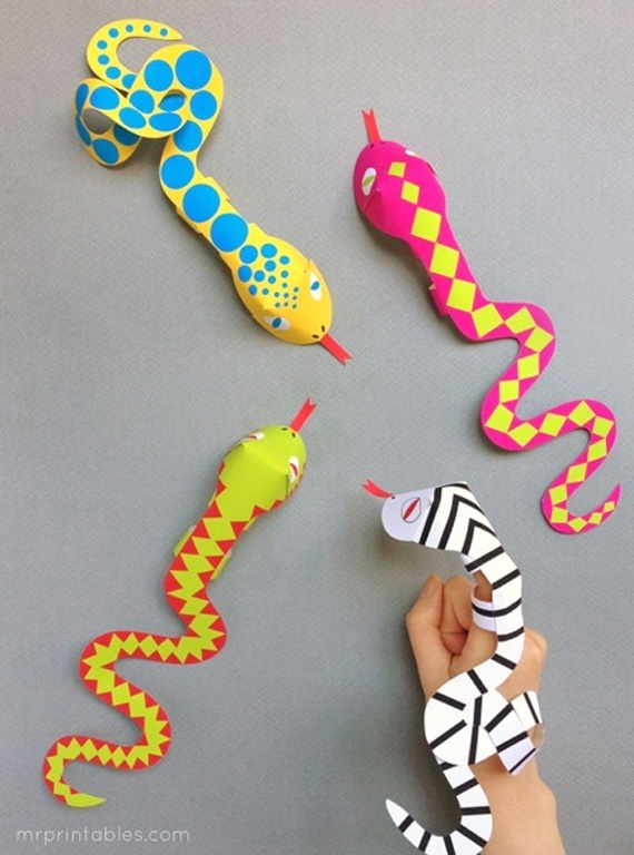 Finger puppet snakes