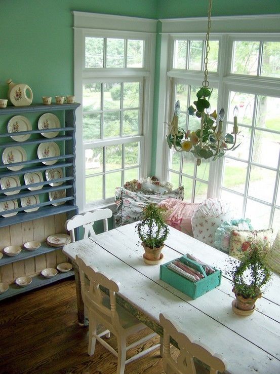 Simple Shabby Chic Dining Area