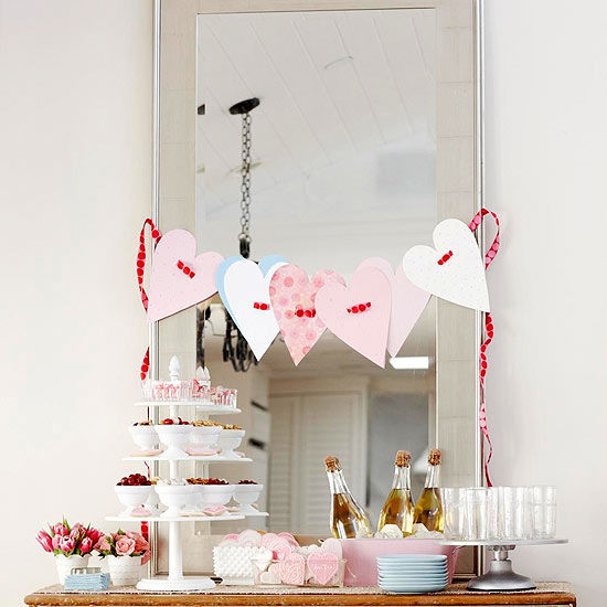Beribboned hearts garland Beribboned hearts garland