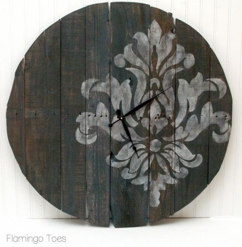 Stenciled pallet clock