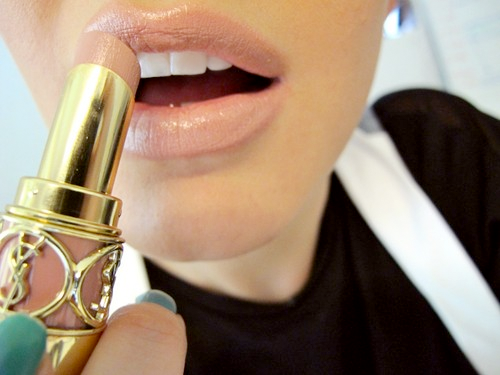 Pretty nude lips
