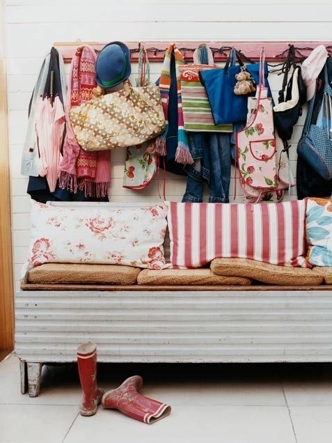 Double pillow bench
