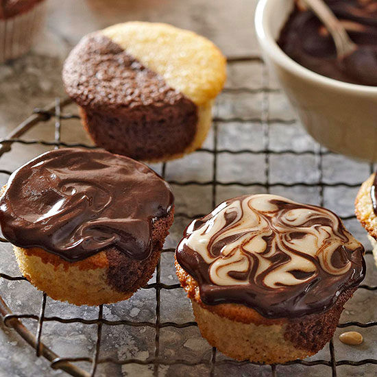 Black and white irish cream cupcakes Black and white irish cream cupcakes