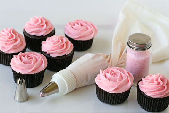 Frosting swirl decoration