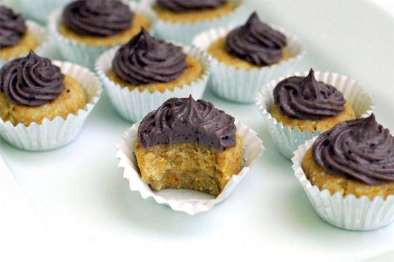 Raw mulberry coconut cupcakes Raw mulberry coconut cupcakes