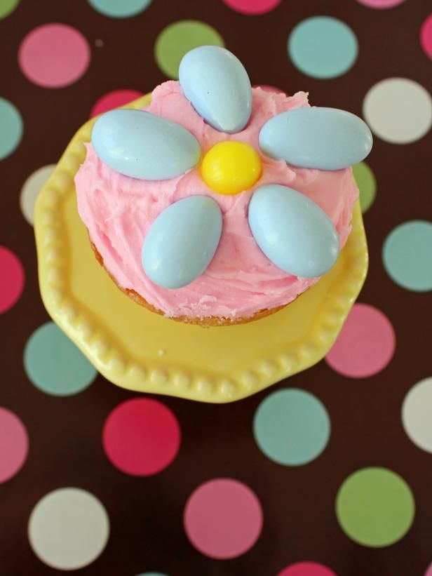 Cheerful spring flower cupcake Cheerful spring flower cupcake