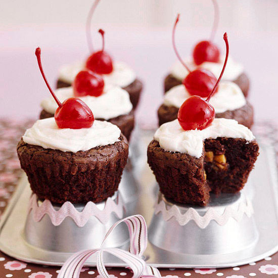 Fudge brownie surprise cupcakes Fudge brownie surprise cupcakes