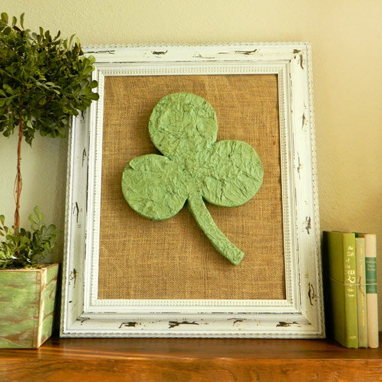 Clover mantel decoration