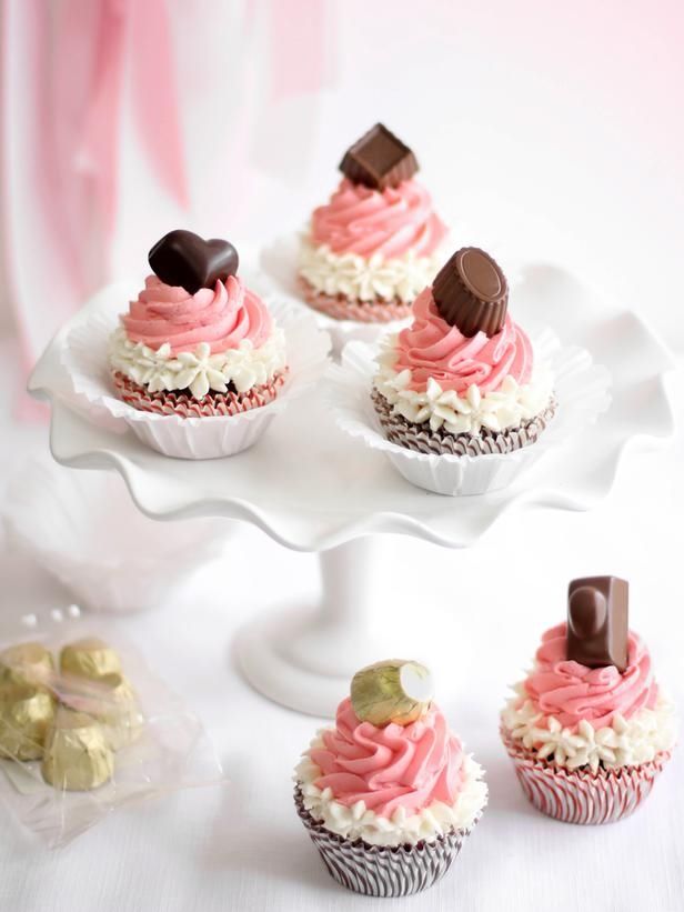 Neapolitan cupcakes with Bonbon toppings