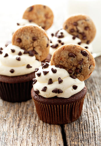 Chocolate cookie dough cupcakes