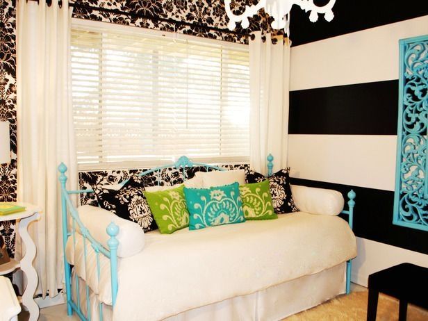 Daybed with damask patterns Daybed with damask patterns