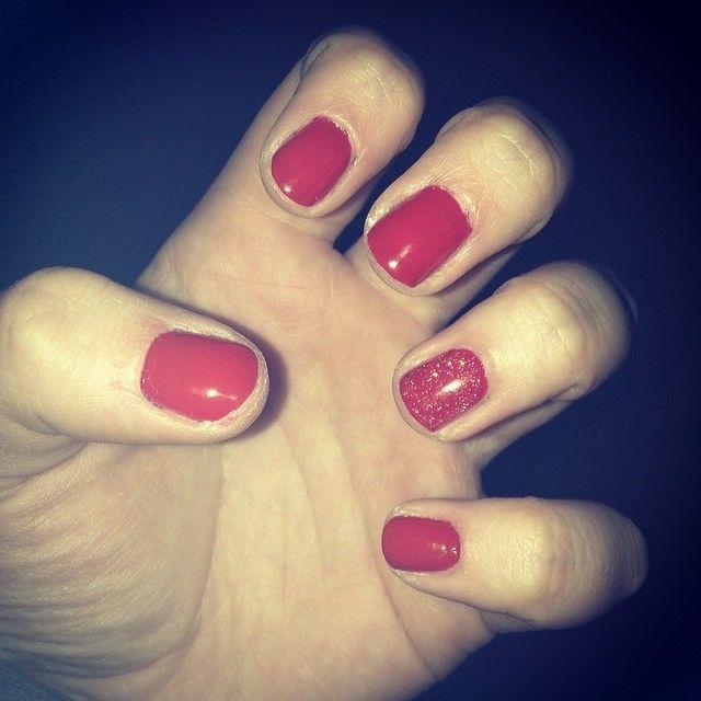 Red sparkle nails Red sparkle nails