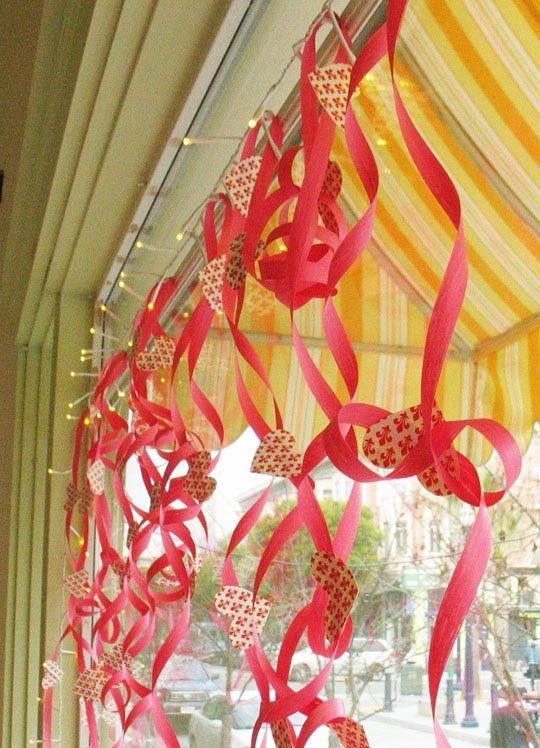 Bouncy curly valentine garland