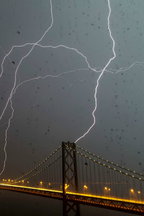 Bridge lightning strike Bridge lightning strike