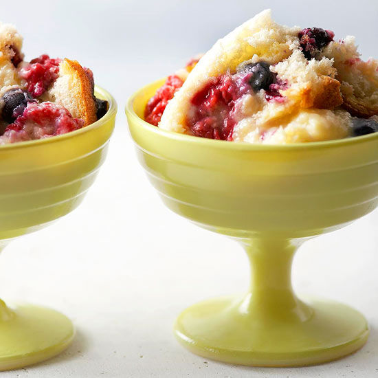 Lemon berry pudding cake