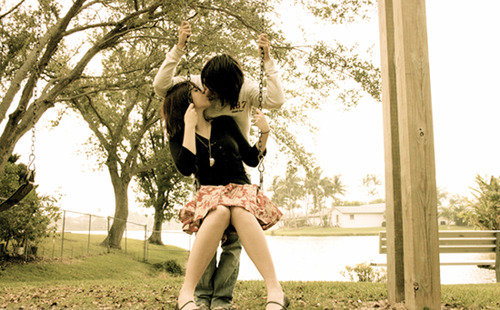 Kiss In A Swing