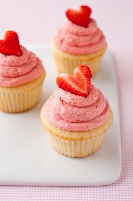 Heart strawberry cupcakes Heart strawberry cupcakes