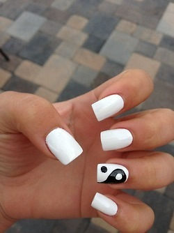 White yin yang nail design White yin yang nail design