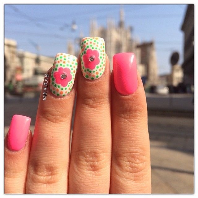 Neon manicure
