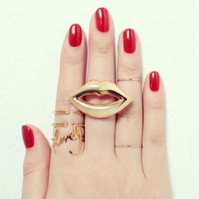 Kiss lips ring