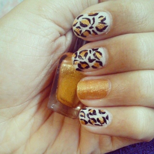 Leopard gold nails Leopard gold nails