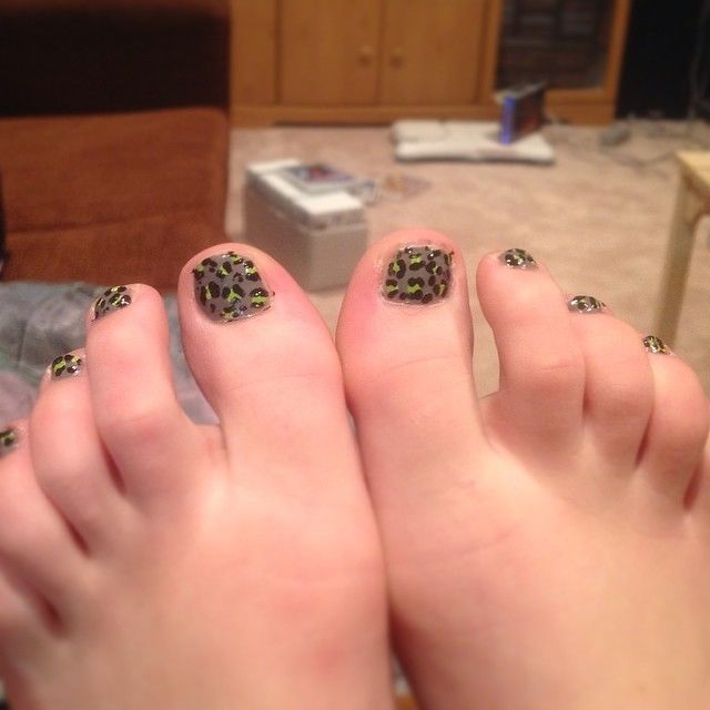 Green cheetah toes