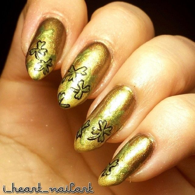 Golden green st patricks nails