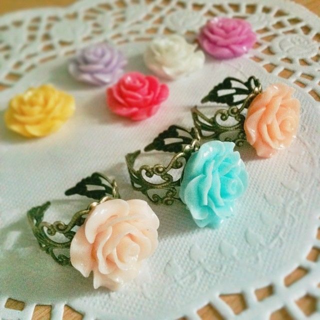 Pretty flower rings
