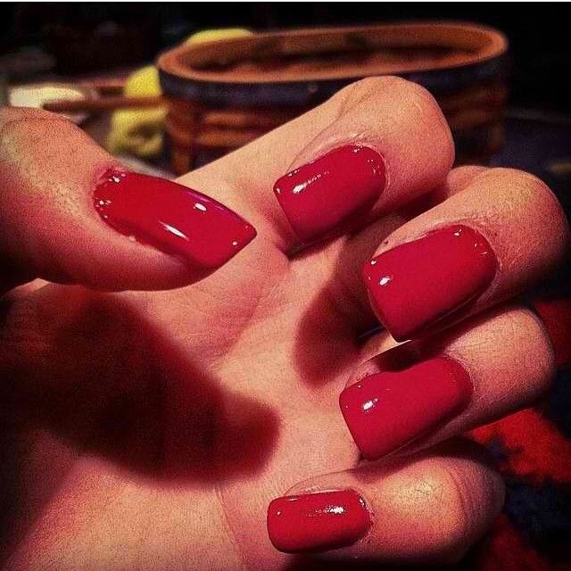 Red nails Red nails